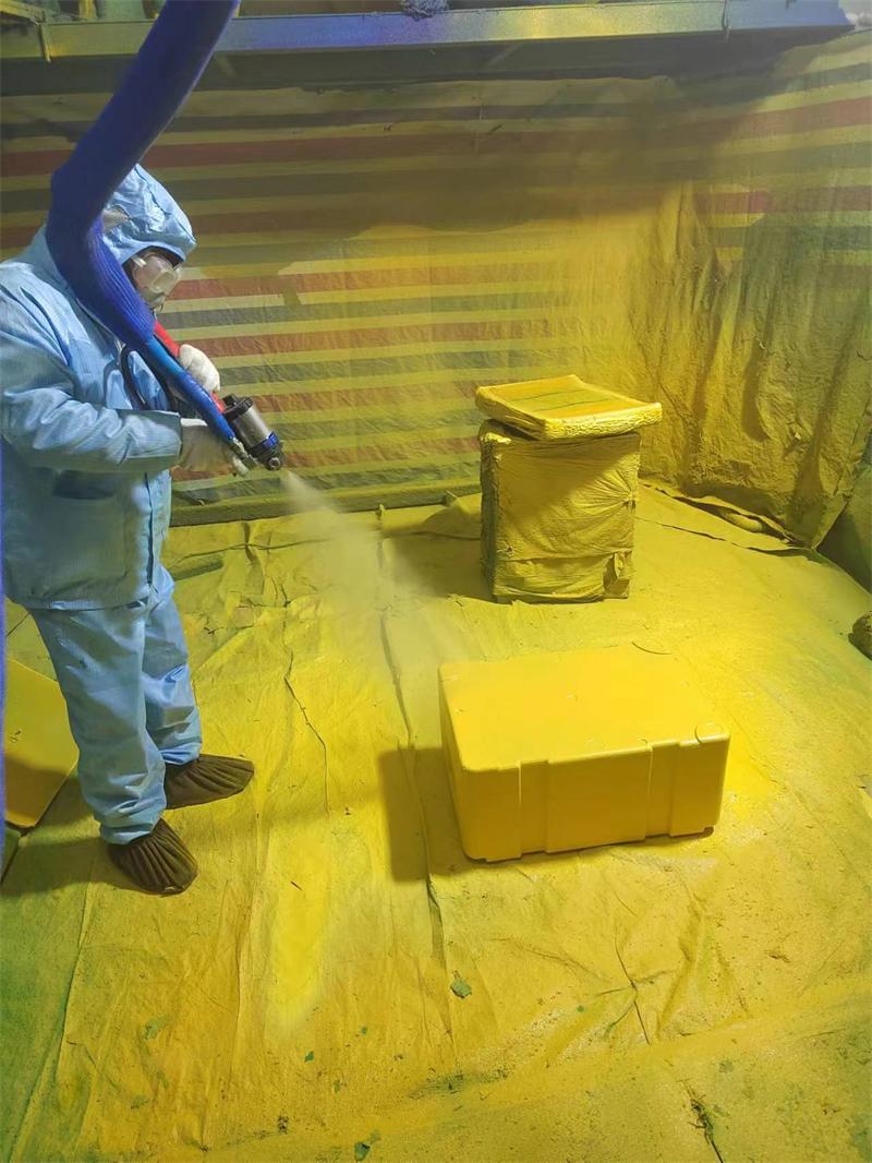 聚脲噴涂軍工投空箱防護